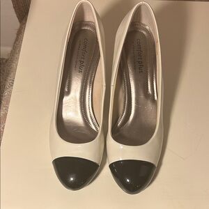 Comfort Plus by Predictions Black and Cream Heels size 10
